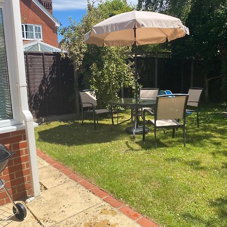 Chichester Retreat House With Free Parking Екстер'єр фото