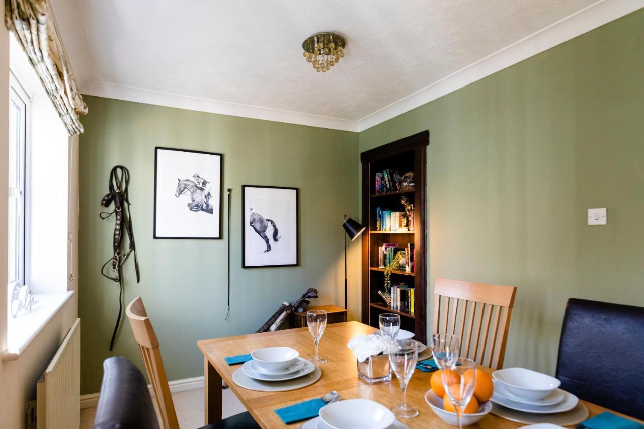 Chichester Retreat House With Free Parking Екстер'єр фото