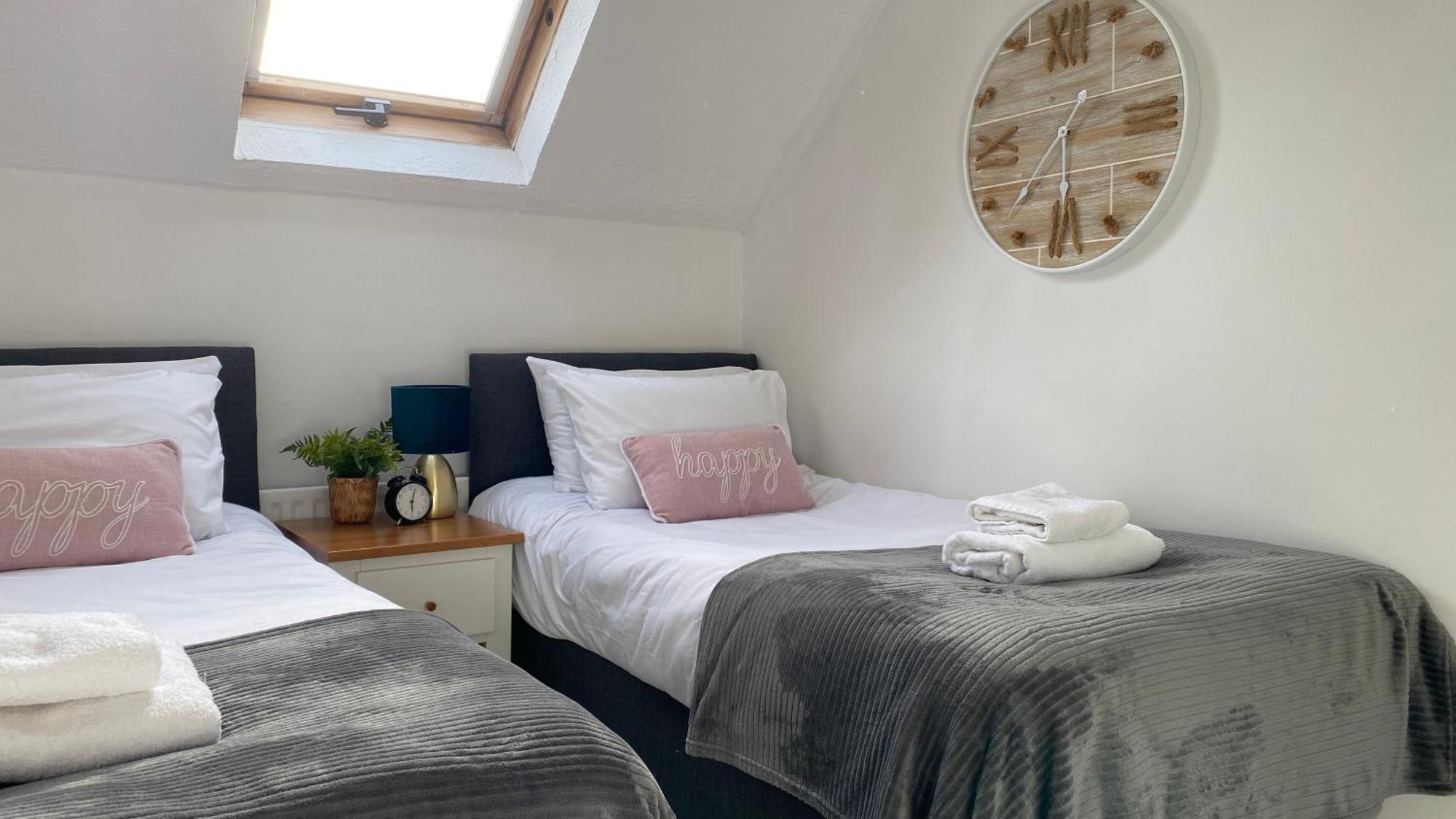 Chichester Retreat House With Free Parking Екстер'єр фото