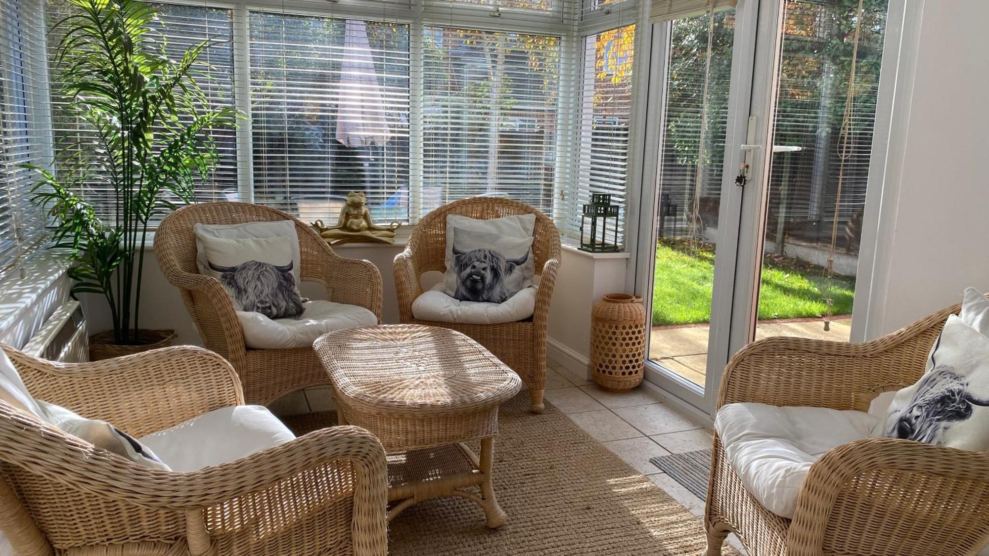 Chichester Retreat House With Free Parking Екстер'єр фото