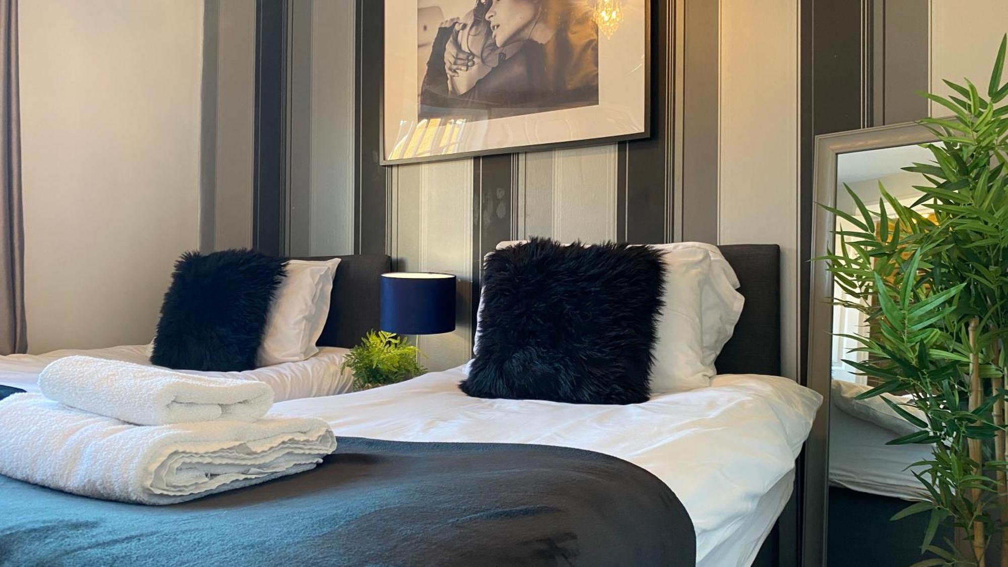 Chichester Retreat House With Free Parking Екстер'єр фото