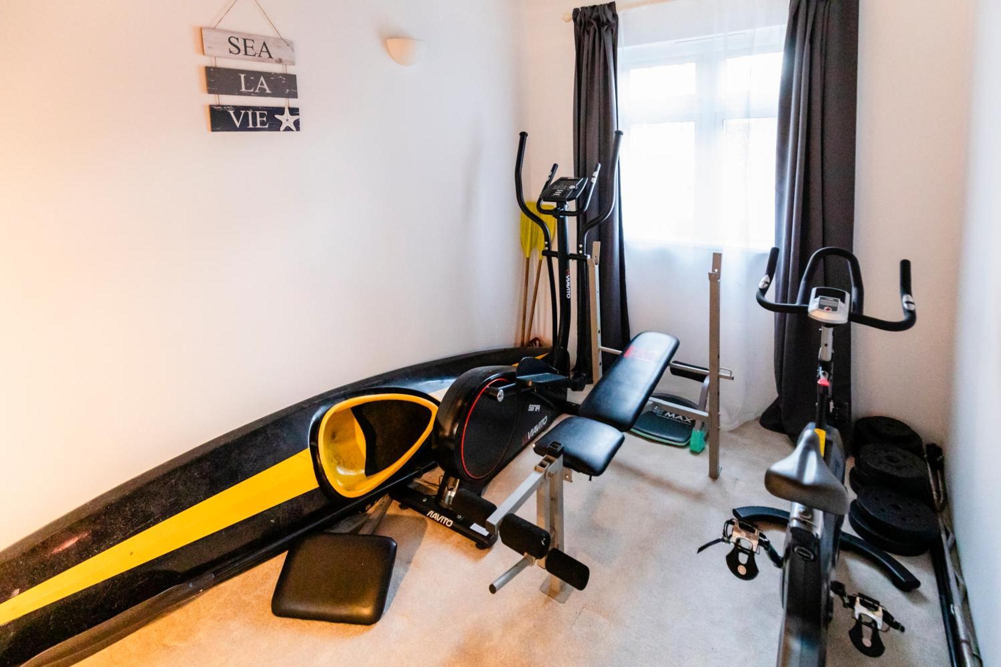 Chichester Retreat House With Free Parking Екстер'єр фото