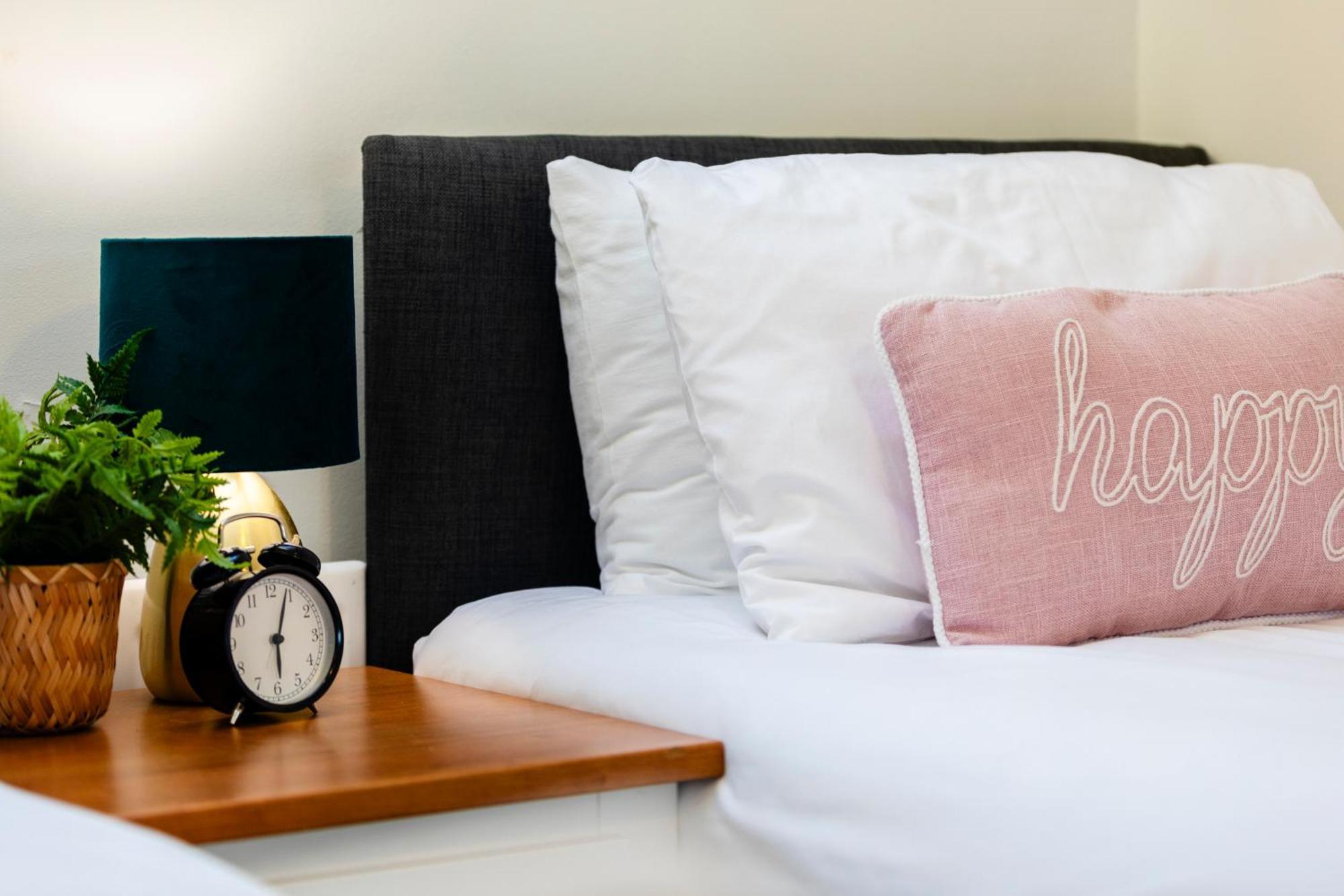 Chichester Retreat House With Free Parking Екстер'єр фото