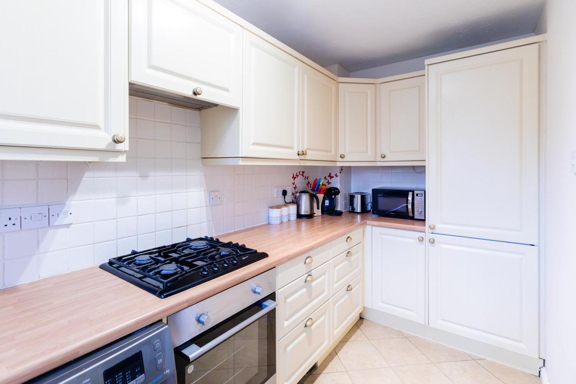 Chichester Retreat House With Free Parking Екстер'єр фото