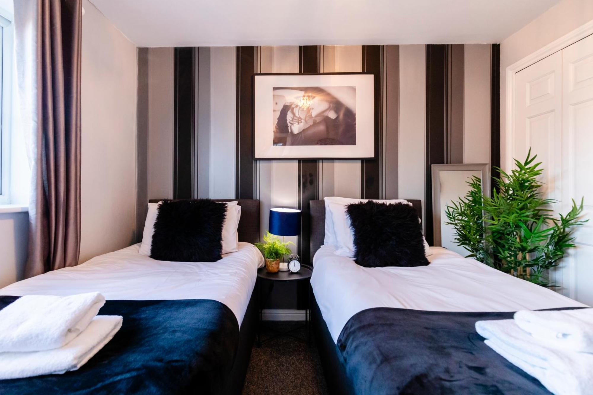 Chichester Retreat House With Free Parking Екстер'єр фото