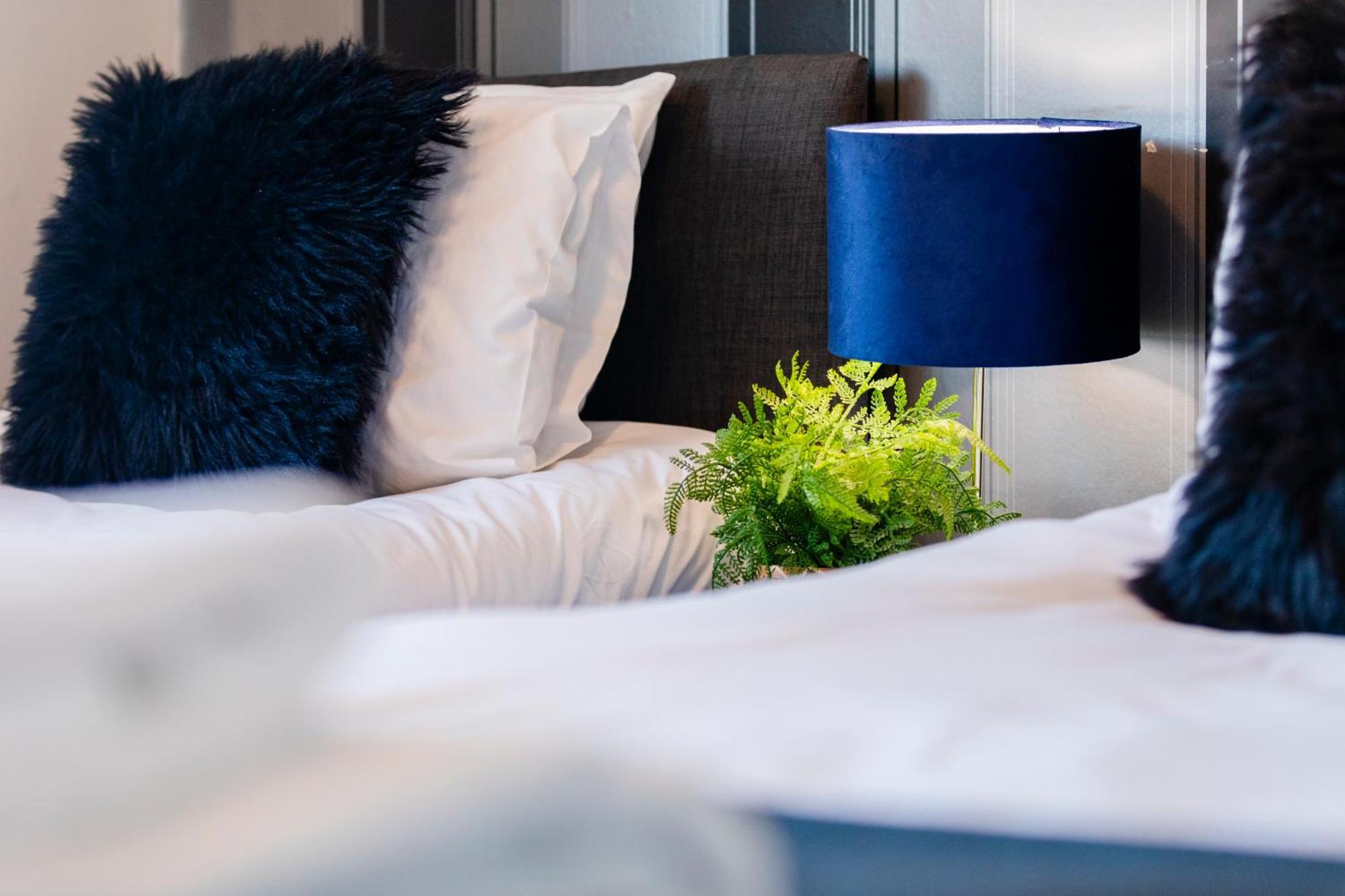 Chichester Retreat House With Free Parking Екстер'єр фото