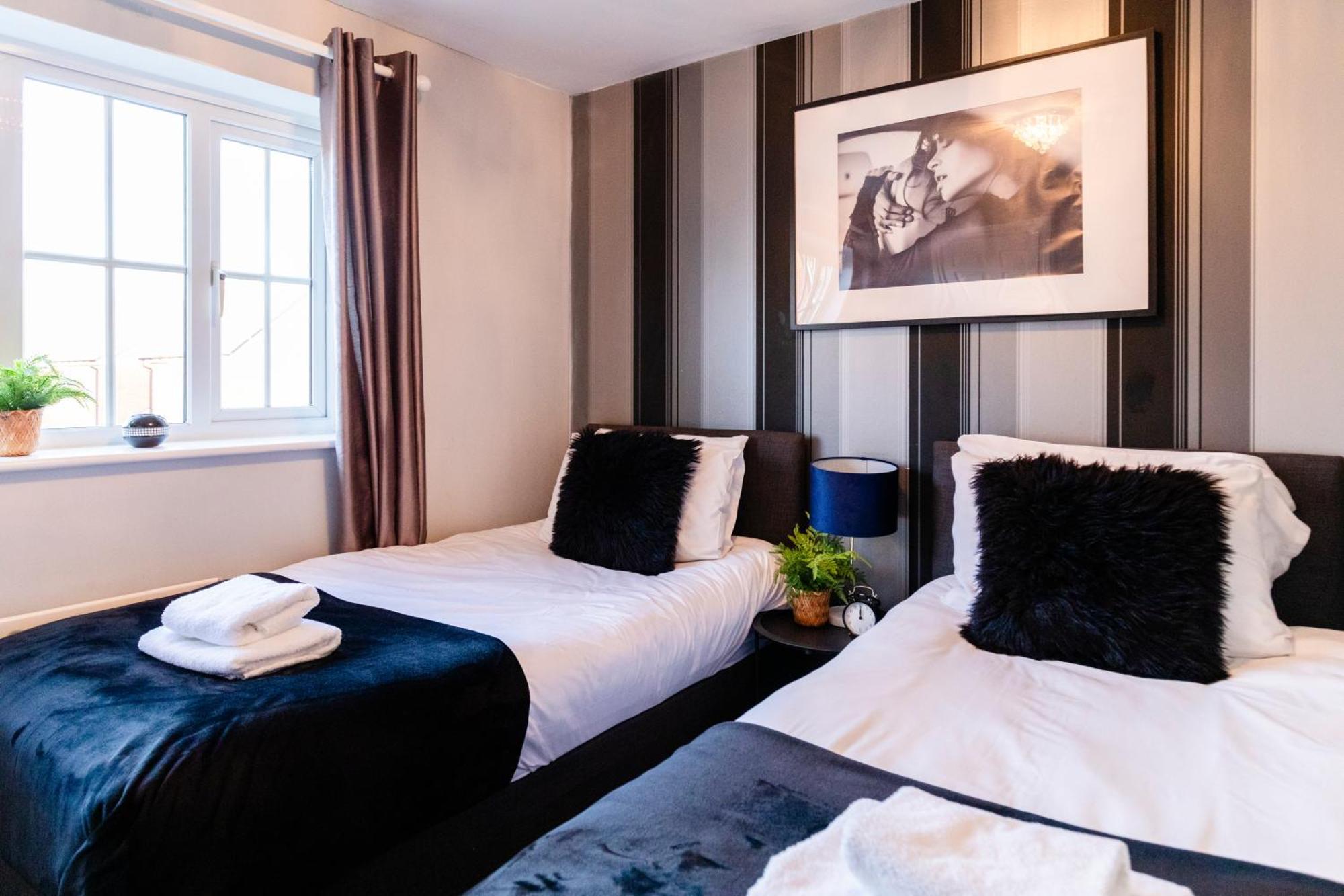 Chichester Retreat House With Free Parking Екстер'єр фото