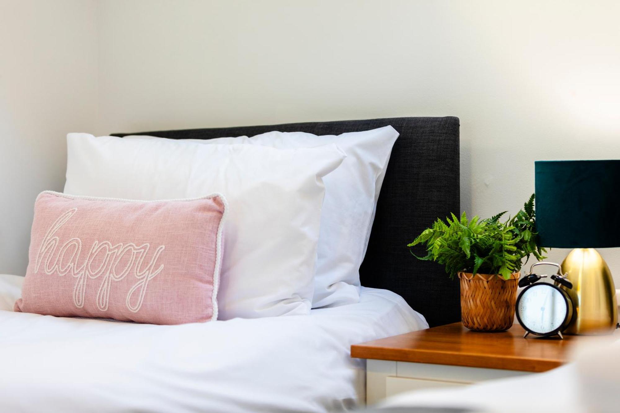 Chichester Retreat House With Free Parking Екстер'єр фото