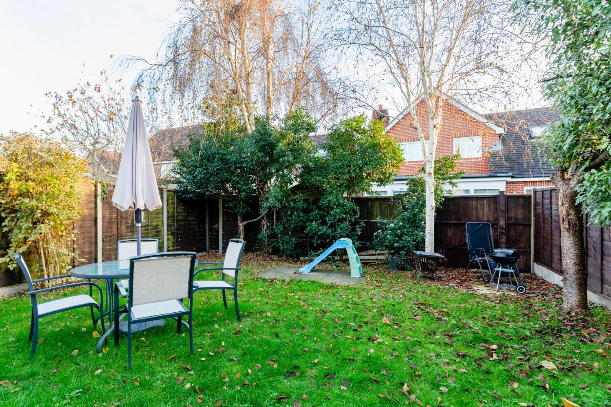 Chichester Retreat House With Free Parking Екстер'єр фото