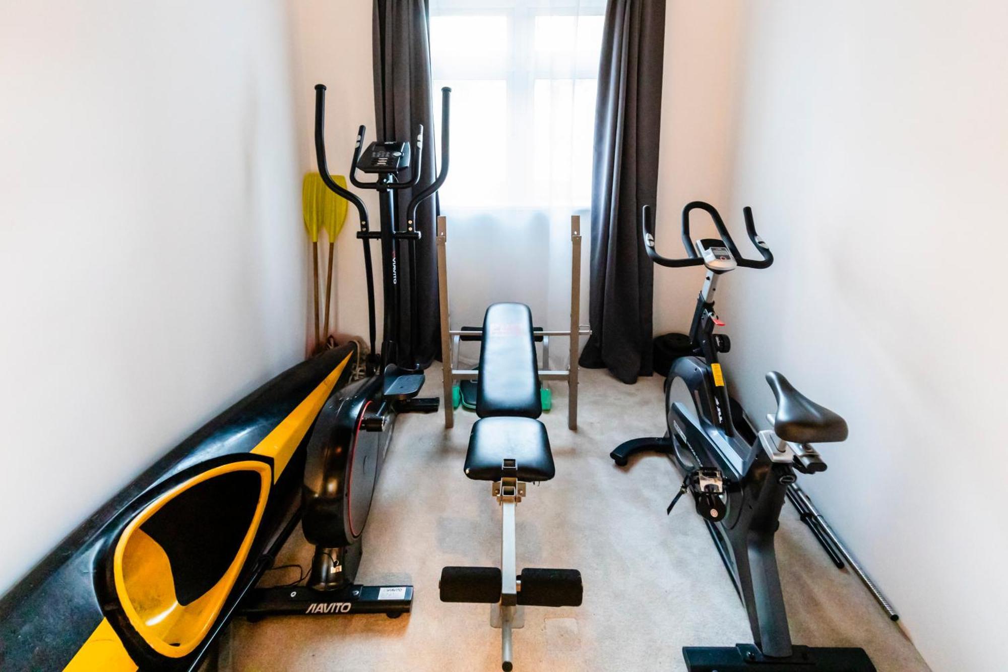 Chichester Retreat House With Free Parking Екстер'єр фото