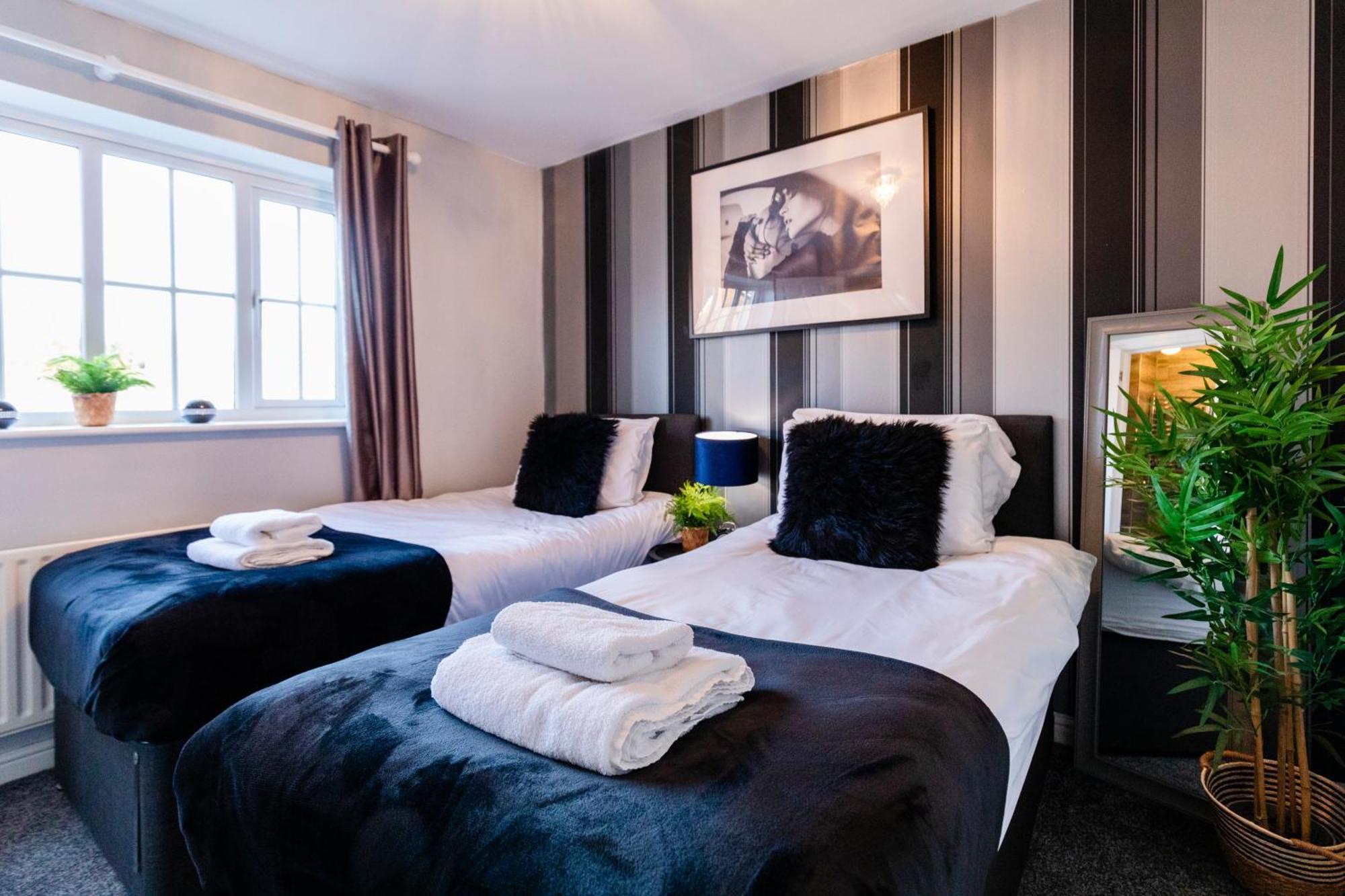 Chichester Retreat House With Free Parking Екстер'єр фото