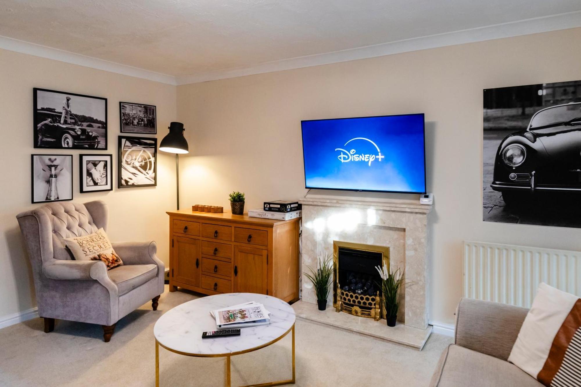 Chichester Retreat House With Free Parking Екстер'єр фото