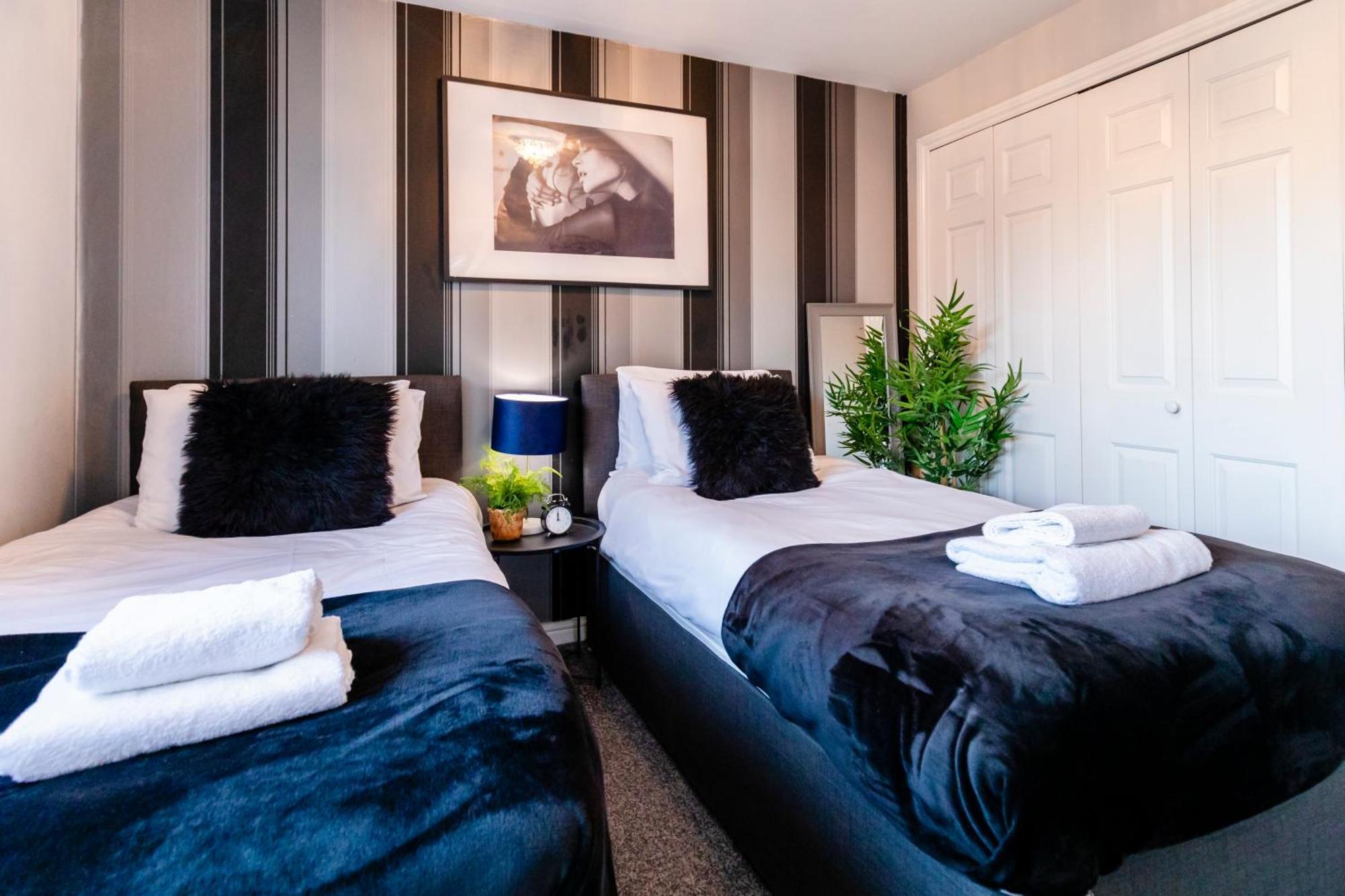 Chichester Retreat House With Free Parking Екстер'єр фото