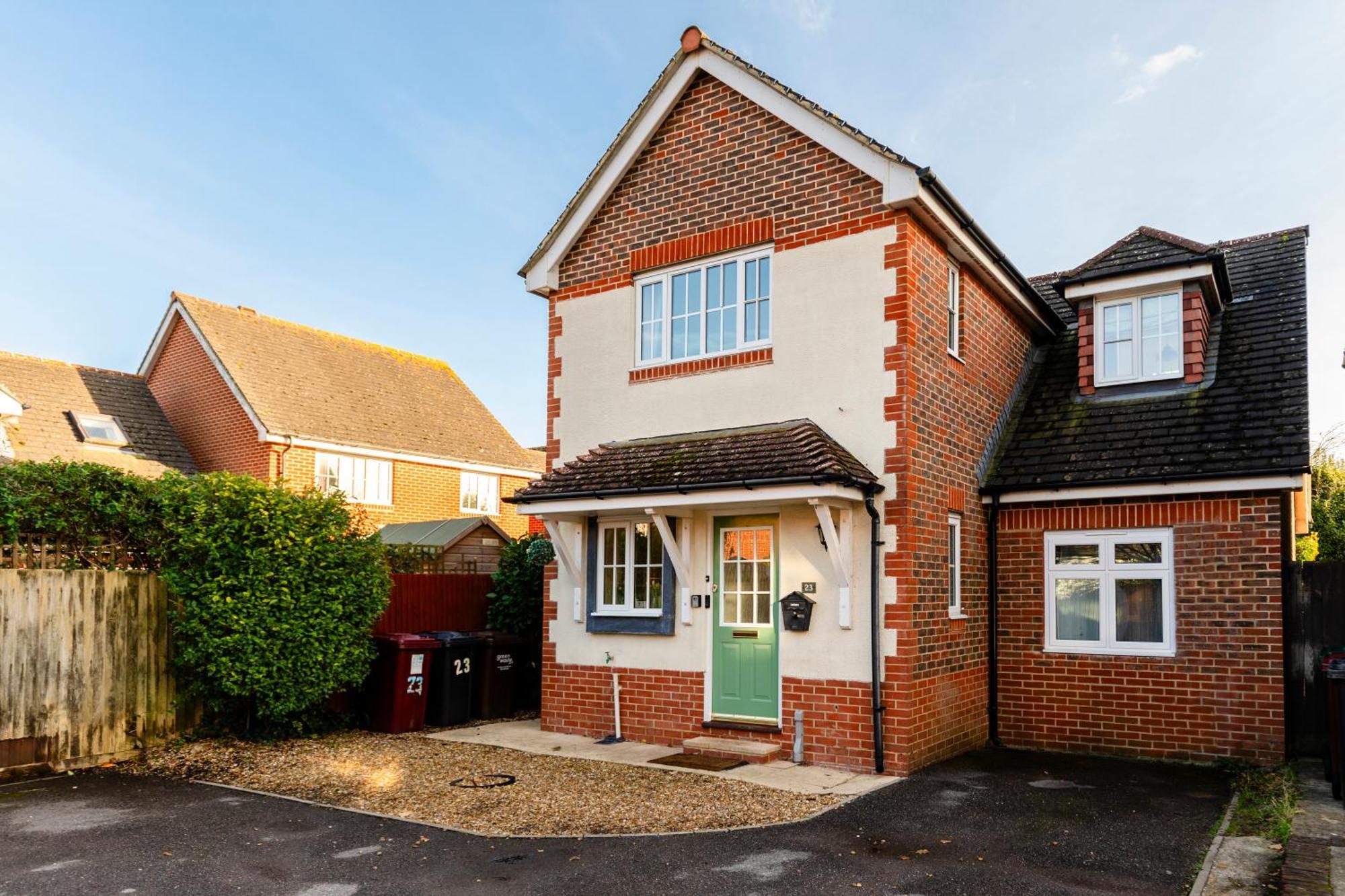 Chichester Retreat House With Free Parking Екстер'єр фото